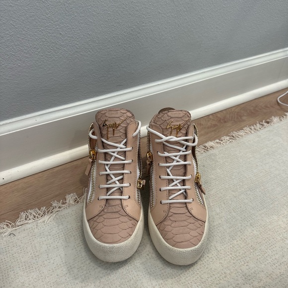 Giuseppe Zanotti Pink High-Top Sneakers with Gold Accents - Picture 1 of 4